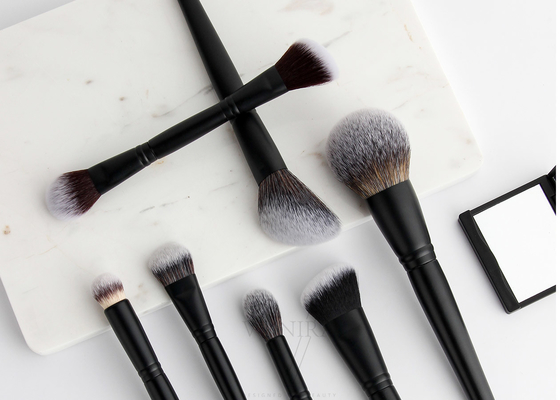 Il trucco concluso doppio professionale di Vonira arrossisce contorno spazzola il doppio evidenziatore parteggiato Bronzer spazzola con le maniglie nere