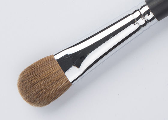 Pennello piccolo a punta per correttore con fibra sintetica arancione cruelty-free per un'applicazione precisa