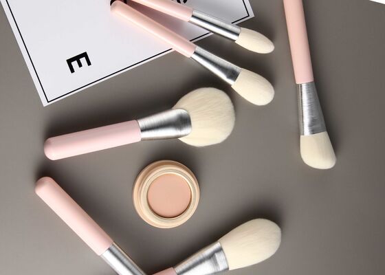 Pennello a ventaglio di lusso Vonira Beauty con setole sintetiche Taklon vegane cruelty-free e manico in legno di betulla riciclabile - Pennello per bronzer in polvere fatto a mano