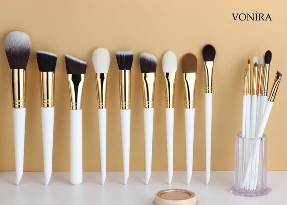 Vonira Beauty Personal Label Short Flat Duo Fibre Stippling Makeup Brush