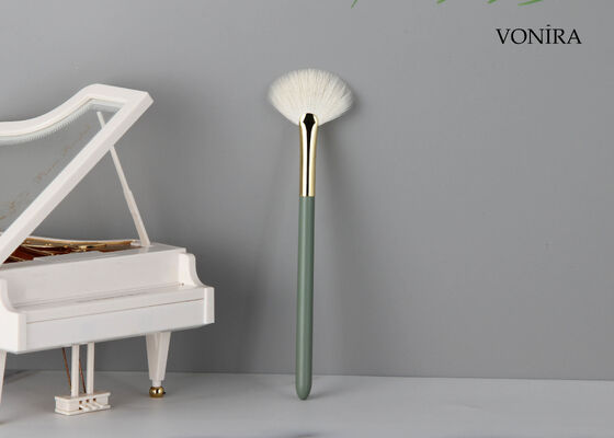 Vonira Custom Wholesale Natural White Goat Hair Fan Highlighter Spazzola con servizio di etichetta privata