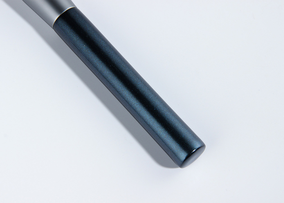 Spazzola in polvere di kabuki artigianale a forma quadrata con maniglia in alluminio per un trucco impeccabile